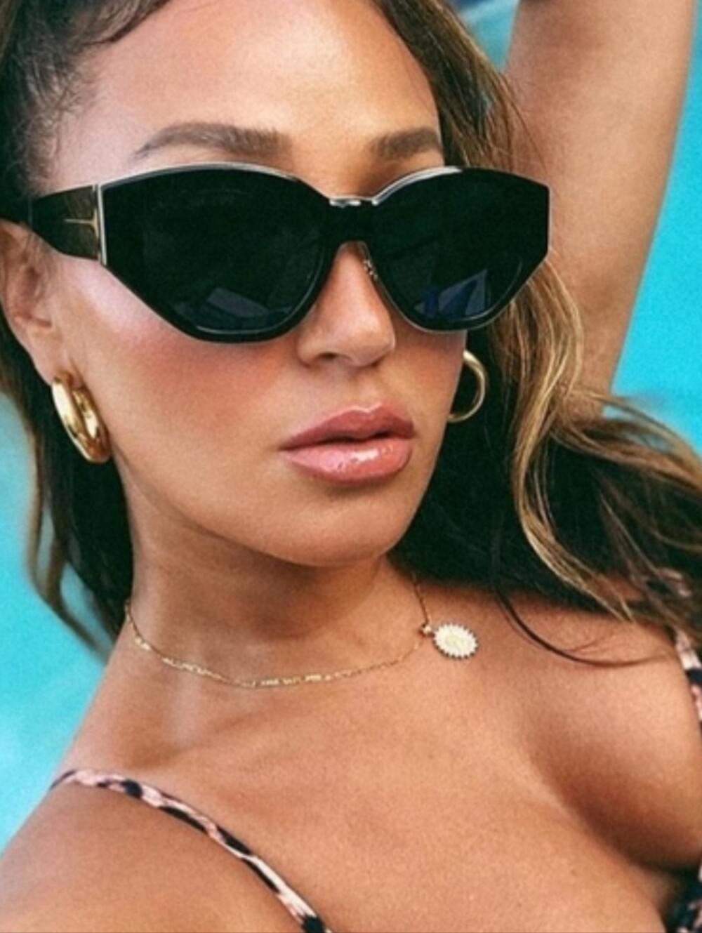 DEZI "Charge It" Sunglasses In Black /DarkSmoke